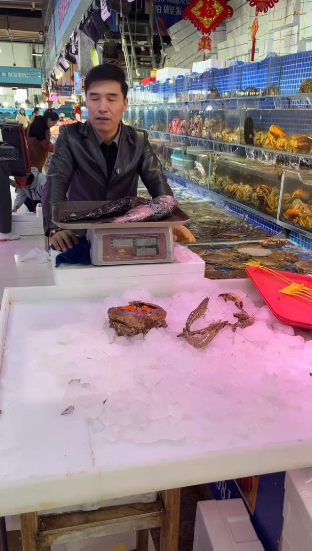 中国大陆ᰔ****歌断氧石斑鱼2条，3.4斤