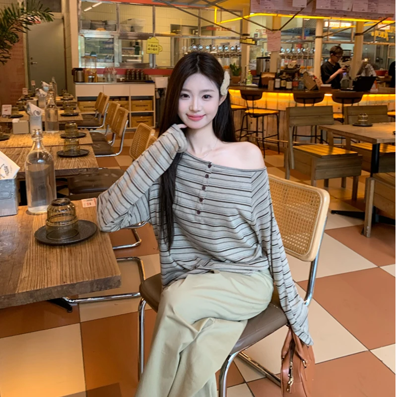 慵懒风条纹一字肩长袖T恤女秋季新款韩版宽松显瘦休闲中长款上衣
