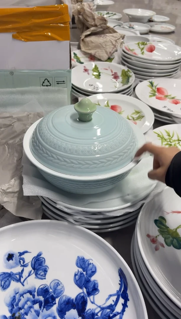 景德镇手绘釉中彩（食品级）带盖品锅