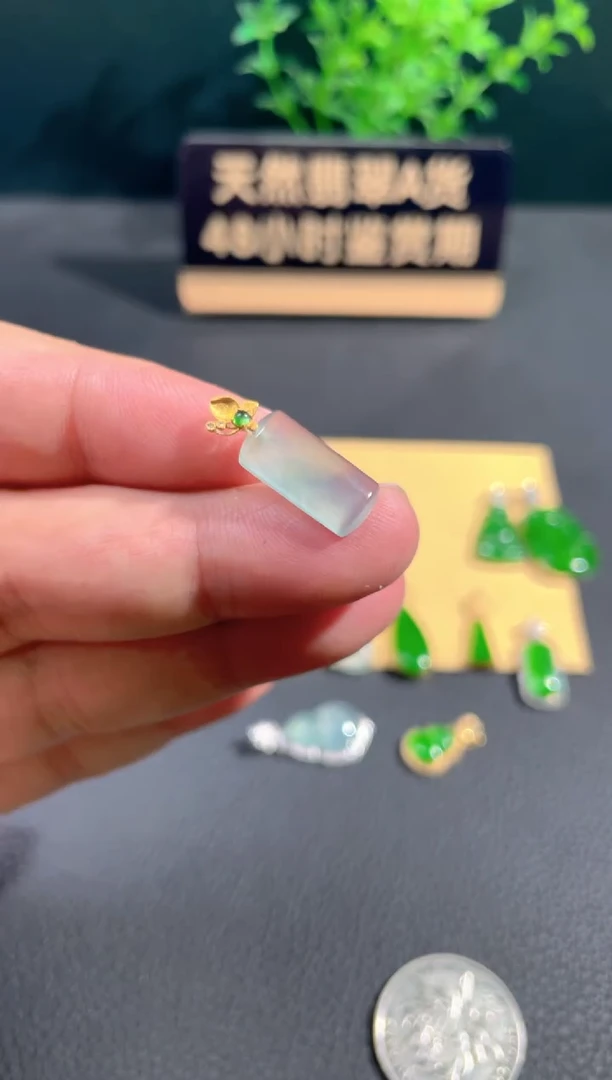 【闪购商品】翡翠颈饰18K金镶嵌翡翠