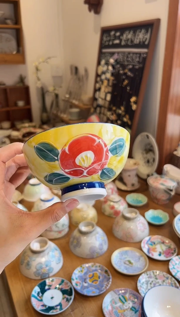 瓷片手绘椿花饭碗（鹅黄）