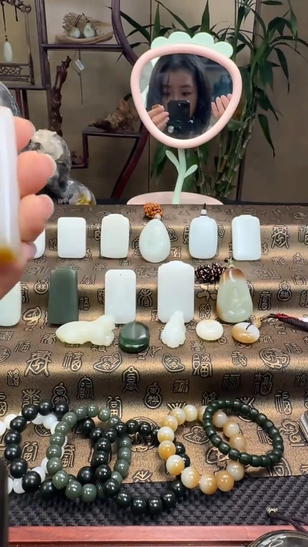 颈饰未镶嵌和田玉红糖无事牌