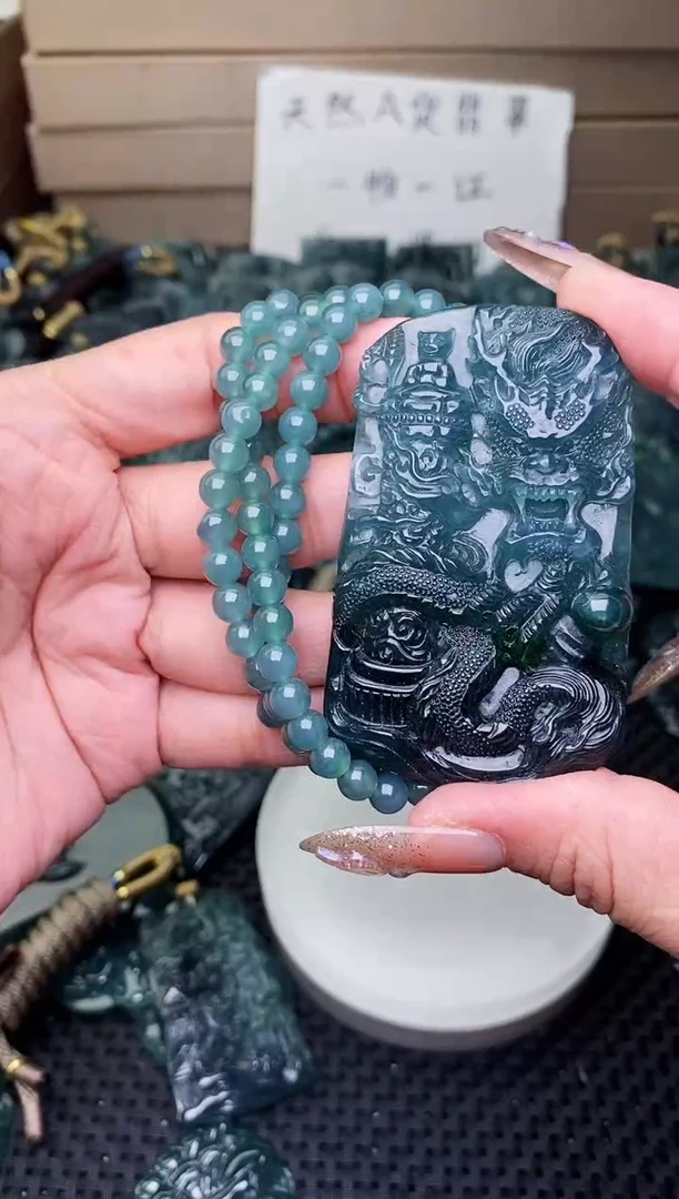 颈饰未镶嵌翡翠