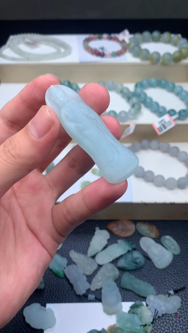 未镶嵌定制翡翠心**石翡翠