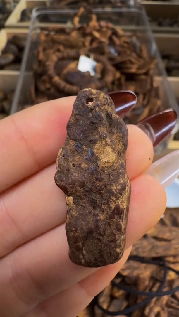 【闪购商品】沉香吊坠越南惠安红土