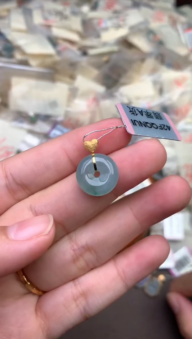 18K金镶嵌挂件翡翠—