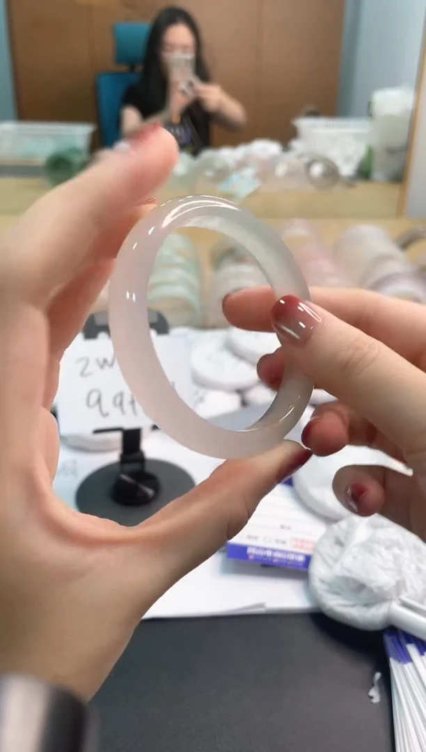 未镶嵌手镯石英质玉13L197