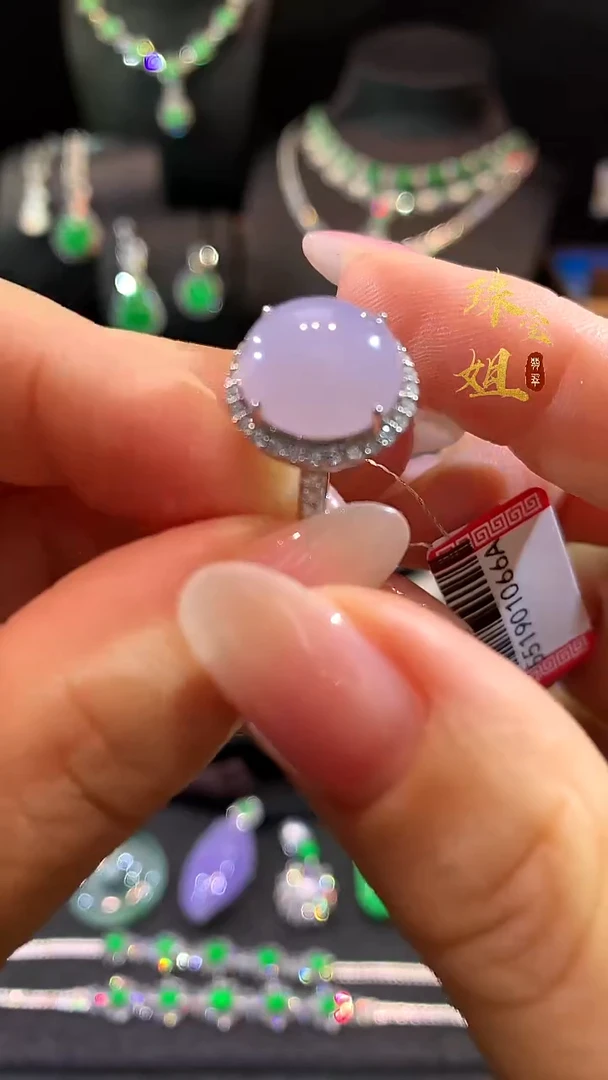 18K金镶嵌戒指翡翠戒指