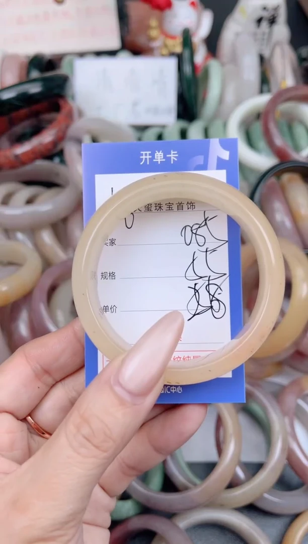 未镶嵌手镯石英质玉085