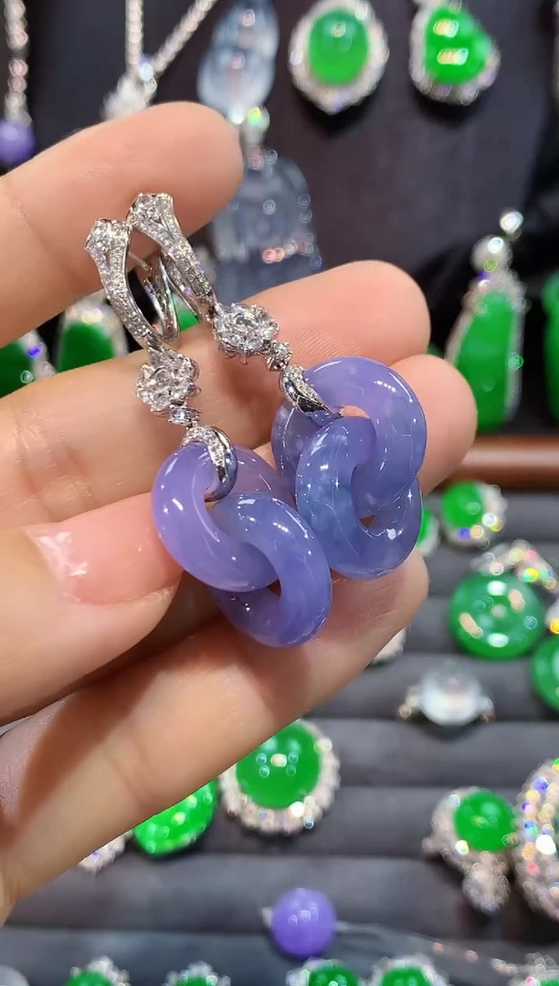 18K金镶嵌翡翠耳饰耳包