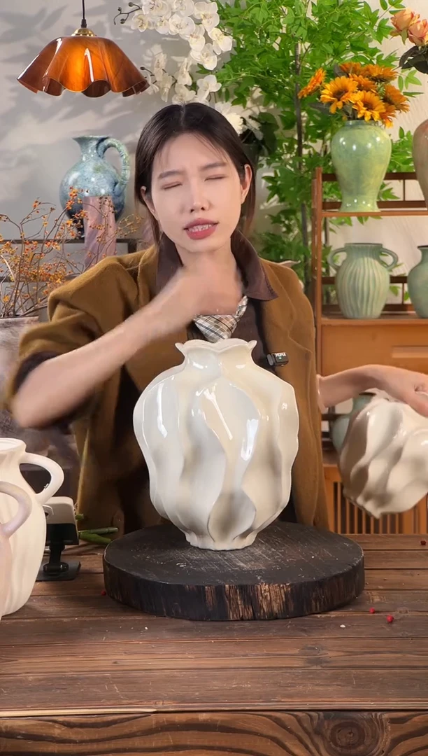 丝瓜纹大号花瓶白色