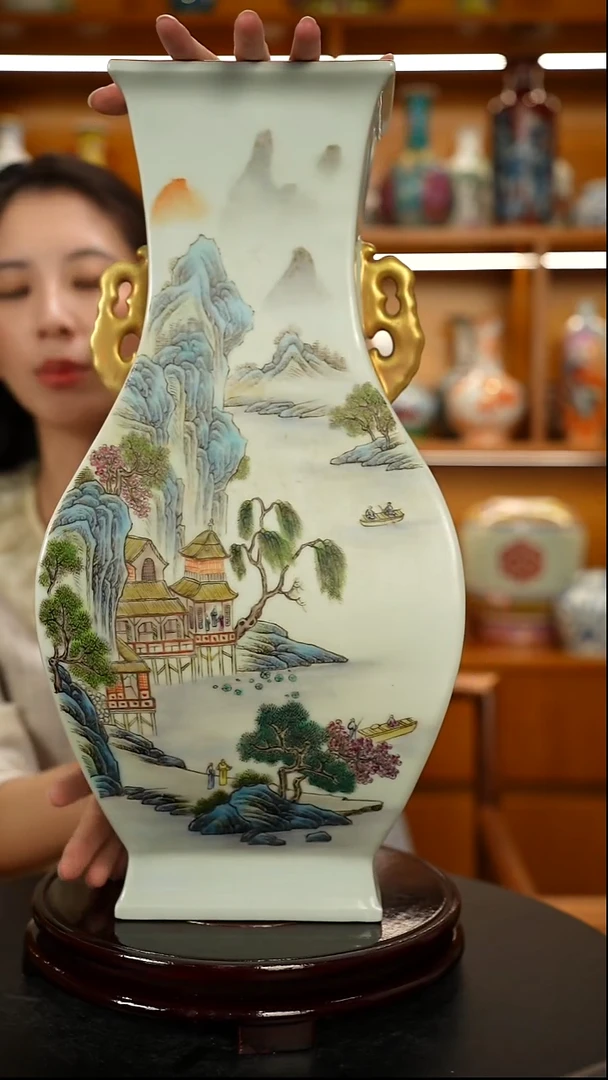 其他粉彩山水双耳赏瓶一只