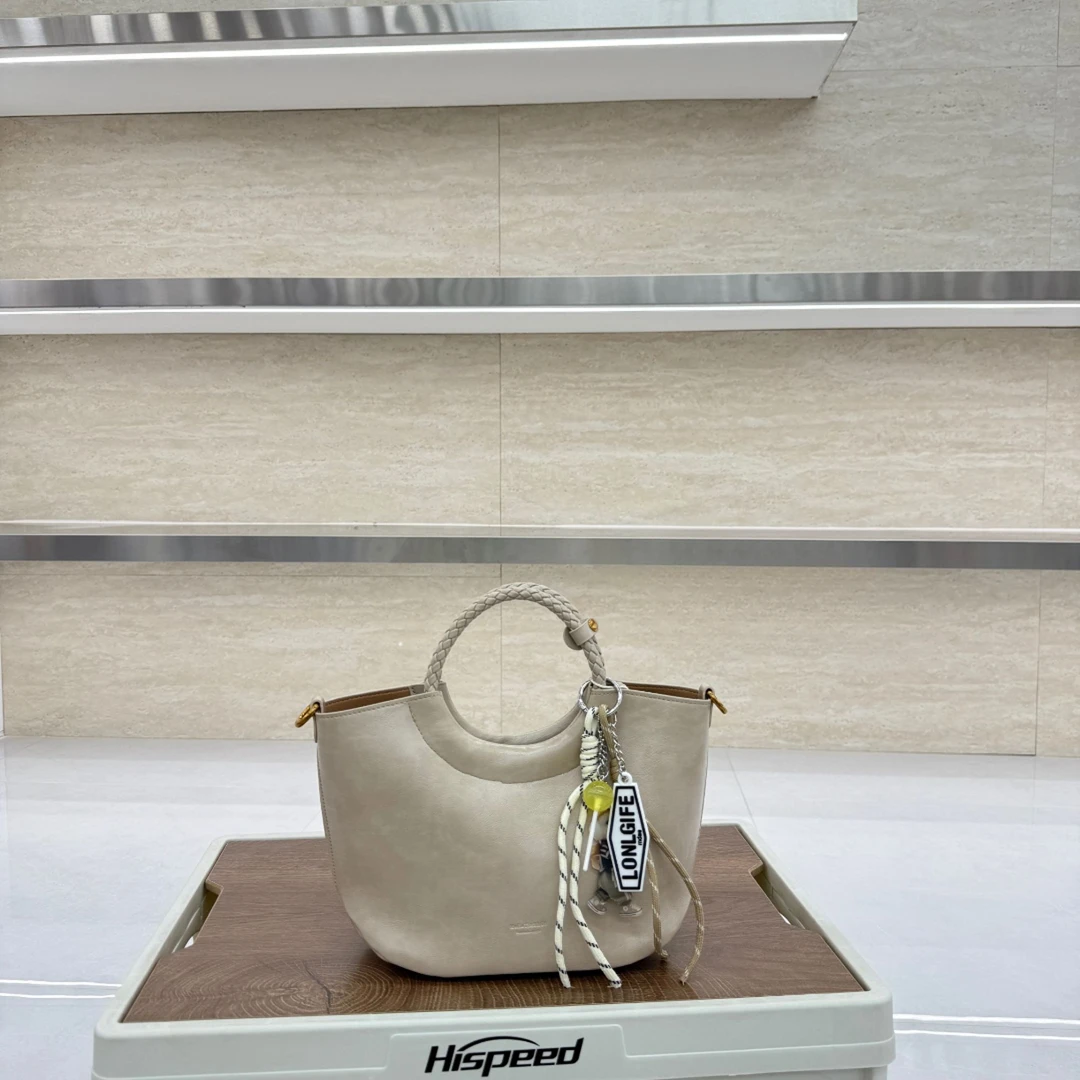 235 卡其 （长25厘米高18厘米）时尚百搭包包（无礼盒）带挂件