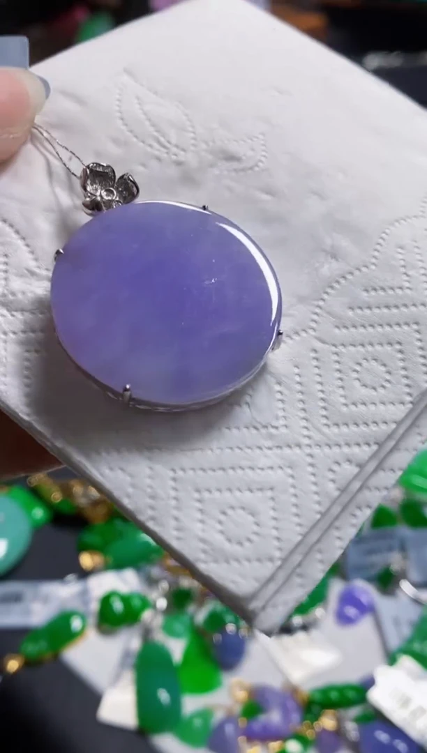 颈饰18K金镶嵌翡翠圆牌