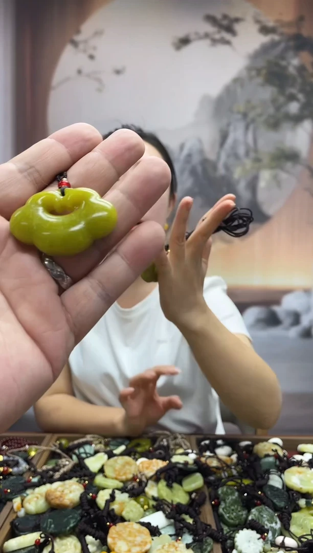 未镶嵌岫玉吊坠·