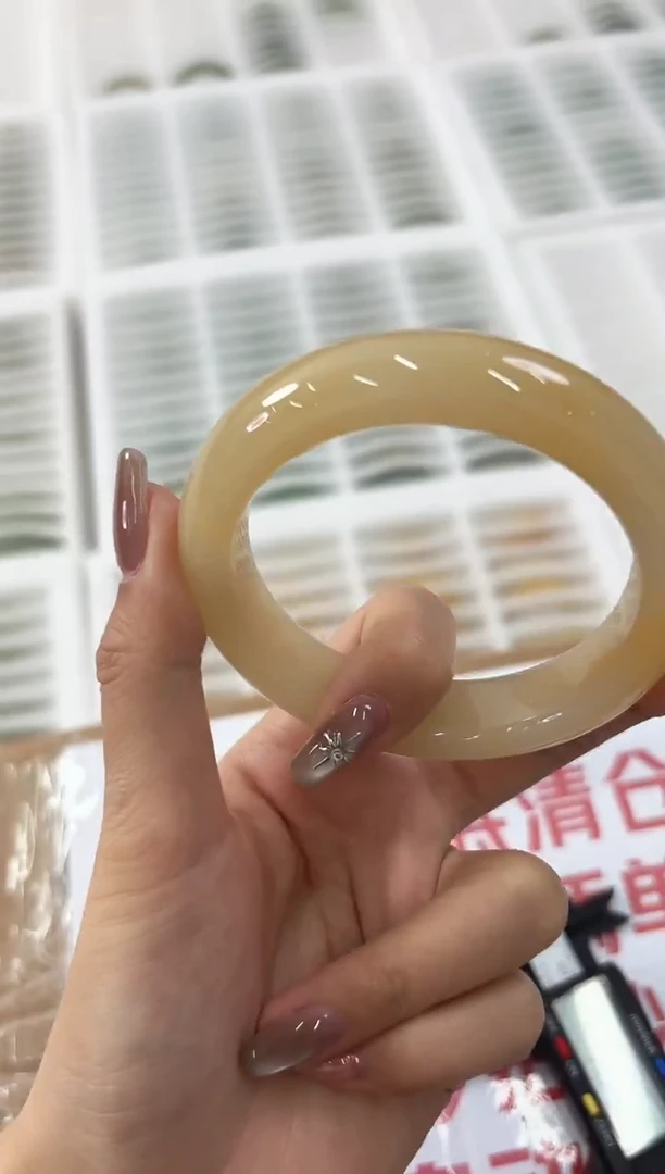 未镶嵌手镯石英质玉37-58HU