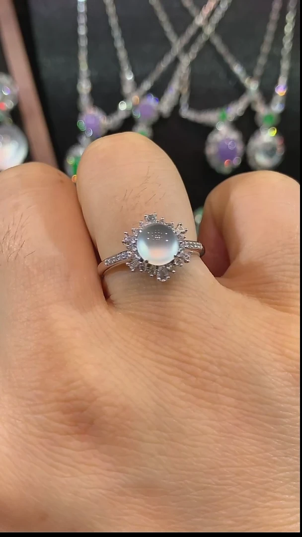 18K金镶嵌戒指翡翠戒指