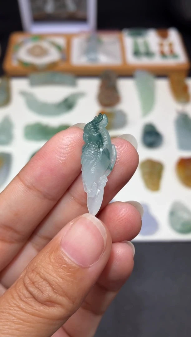 未镶嵌定制翡翠小鹦鹉