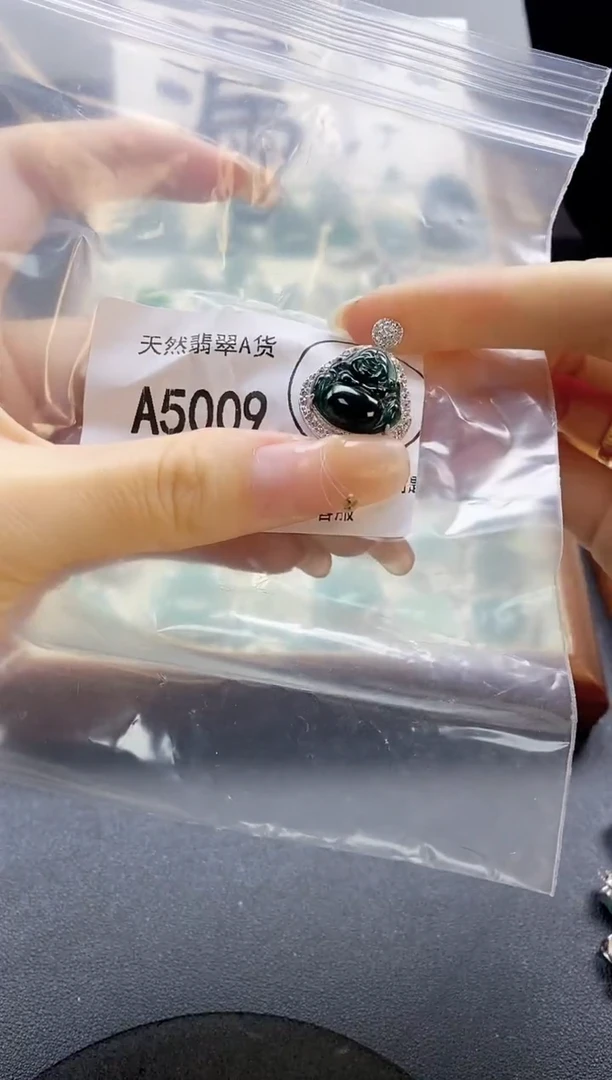 翡翠未镶嵌吊坠(赠链)天然翡翠A货