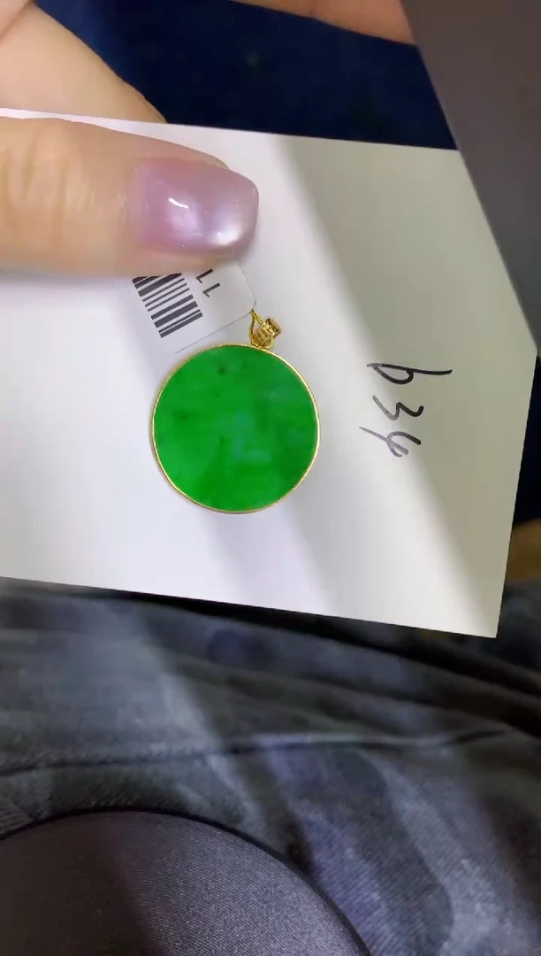 颈饰18K金镶嵌翡翠缅甸天然翡翠A货