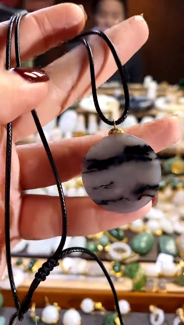 【闪购商品】和田玉吊坠18K金镶嵌。