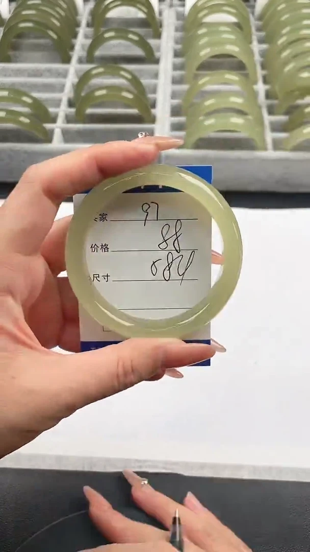 未镶嵌手镯石英质玉葡萄肉