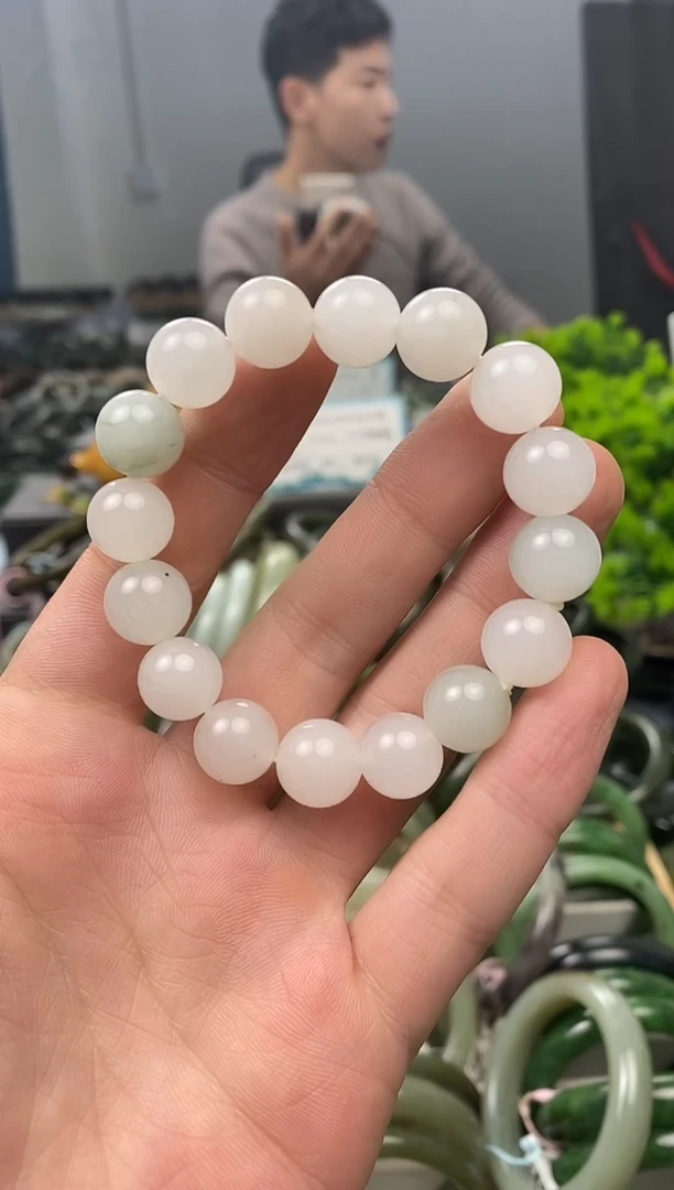 未镶嵌手镯透闪石质玉12mm