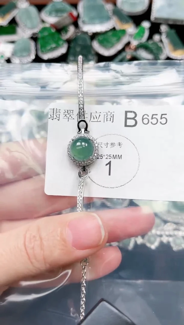 【闪购商品】翡翠颈饰未镶嵌655赠皮绳