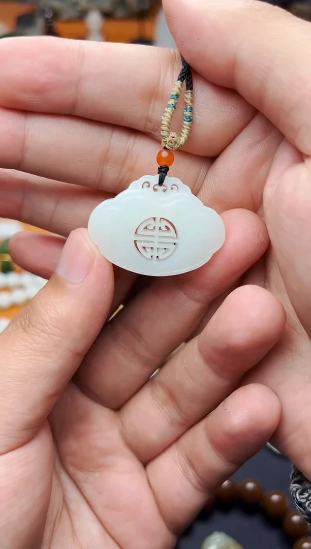 【闪购商品】和田玉颈饰未镶嵌锁01