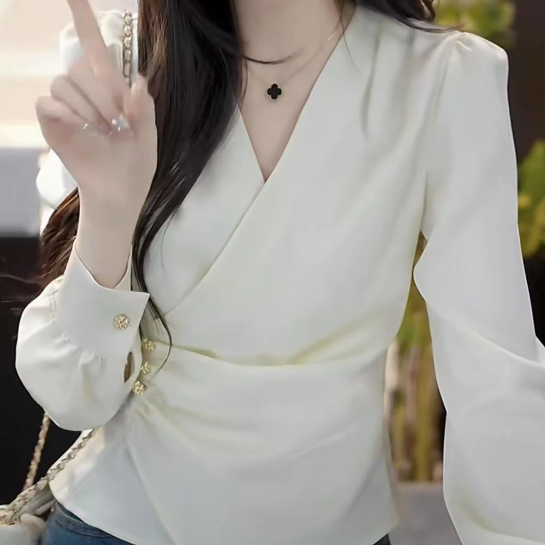 【冰白海屿】时尚气质设计感不规则缎面显瘦长袖打底衬衫女V领上衣