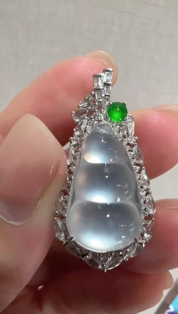 吊坠(不含链)18K金镶嵌翡翠豆子