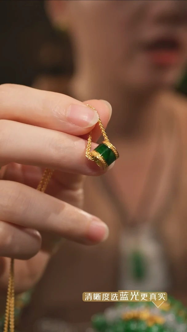 翡翠18K金镶嵌吊坠(不含链)辣绿翡翠路路通吊坠