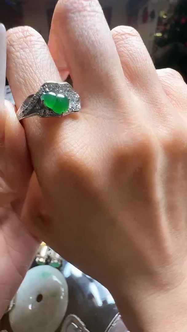 【闪购商品】翡翠吊坠(不含链)未镶嵌翡翠