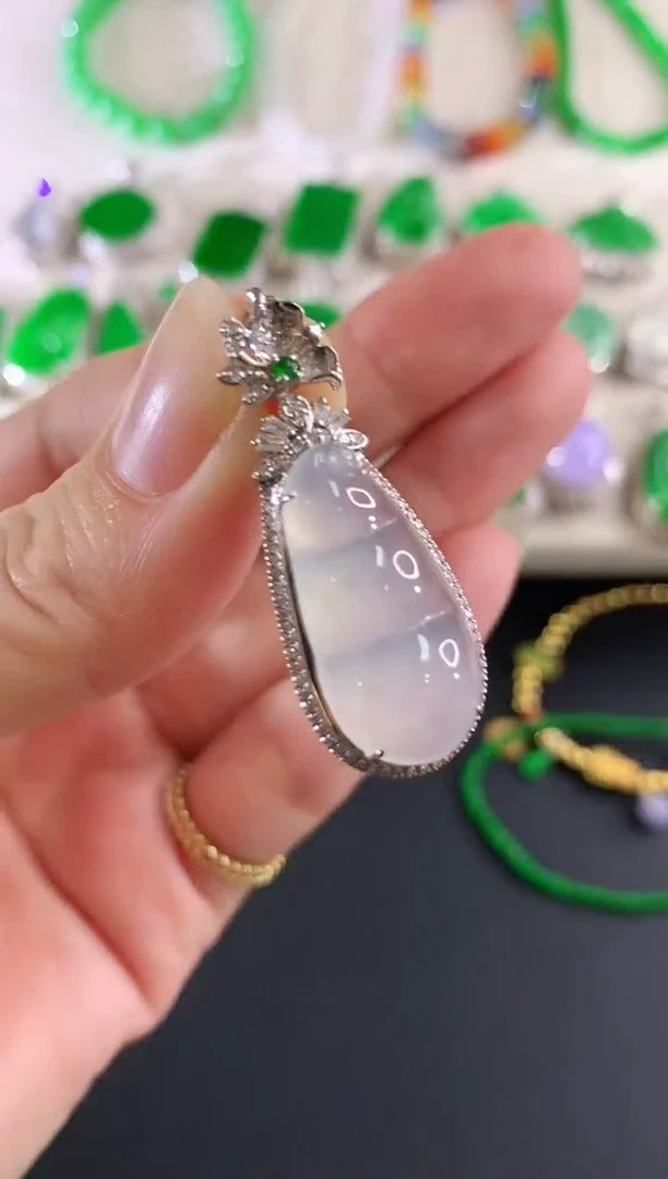 吊坠(不含链)18K金镶嵌翡翠60|