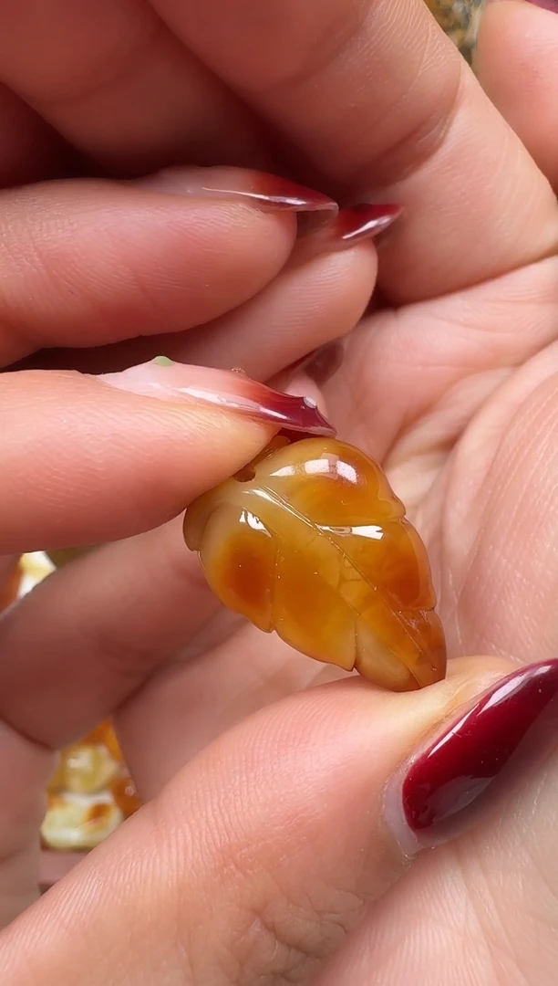 裸石琥珀未镶嵌如图