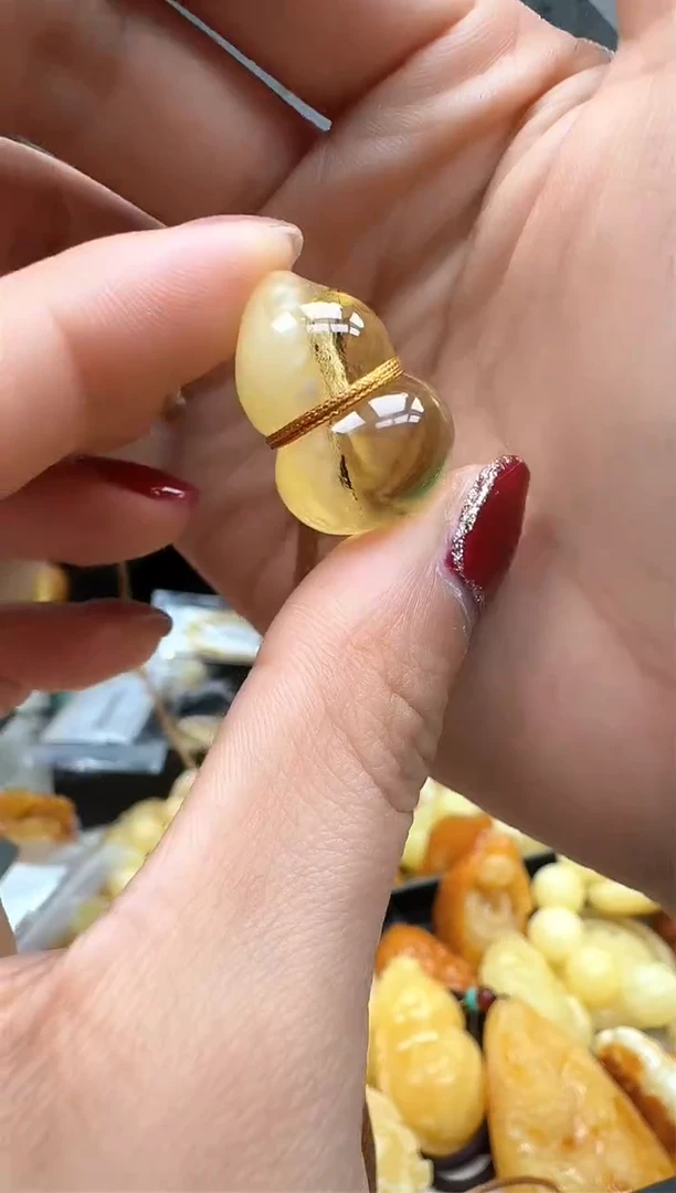 【闪购商品】琥珀裸石未镶嵌挂坠