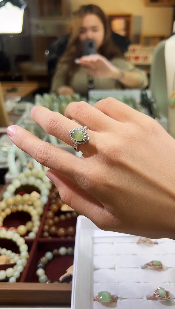 未镶嵌戒指和田玉黑羊洞戒指