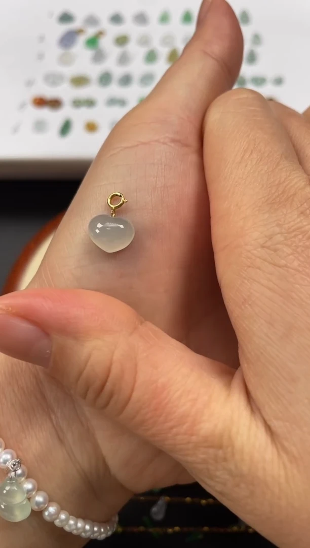 吊坠(不含链)18K金镶嵌翡翠一个JK630