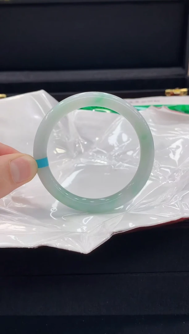 翡翠手镯未镶嵌手镯