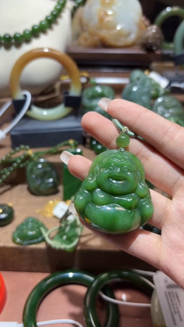 颈饰未镶嵌和田玉（碧玉）1