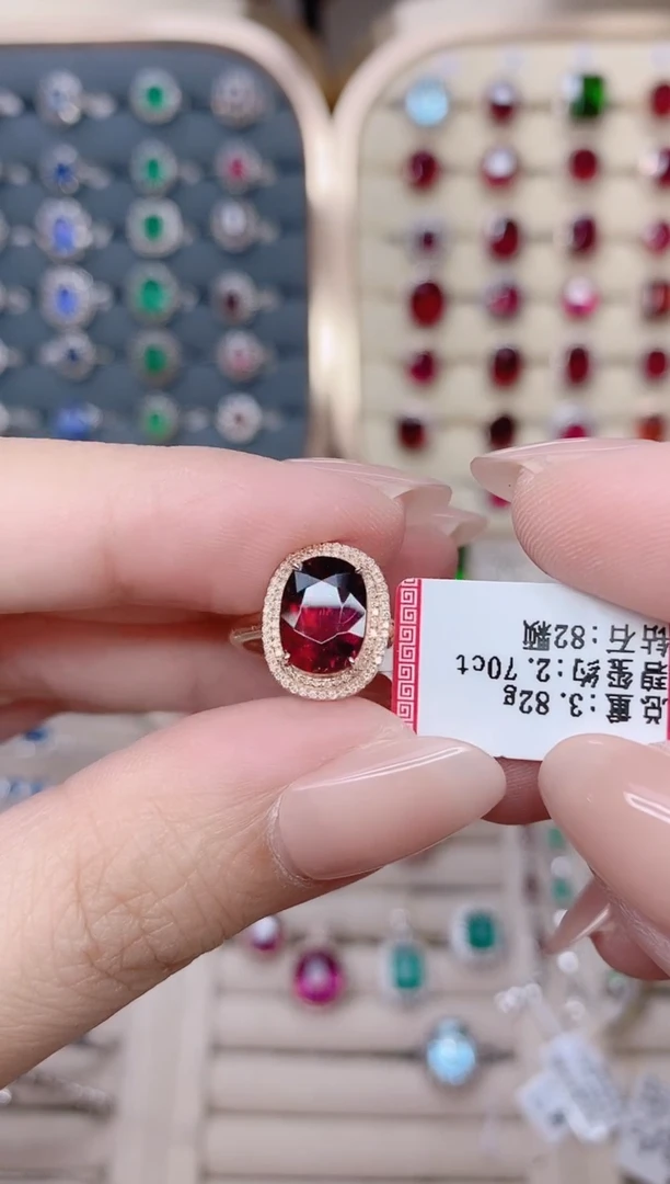 18K金镶嵌碧玺戒指碧玺2.7CT
