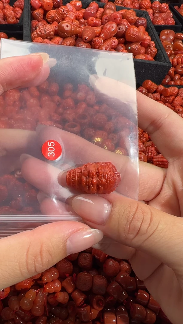 南红玛瑙未镶嵌颈饰1