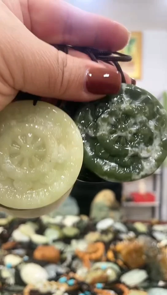 未镶嵌岫玉吊坠多样性发货发其中一件