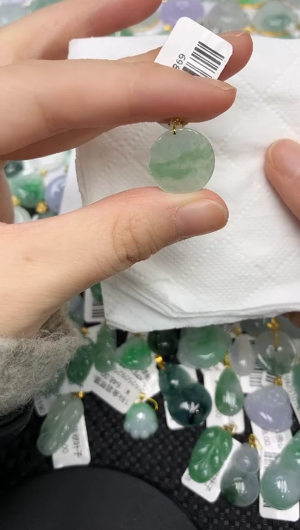 颈饰18K金镶嵌翡翠 111111111111