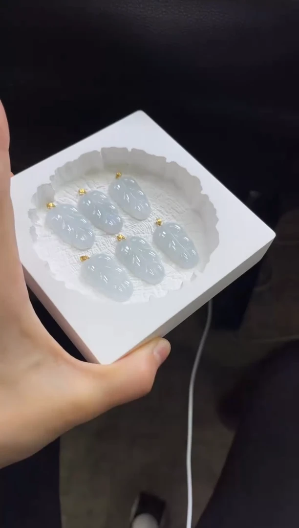 【闪购商品】翡翠颈饰18K金镶嵌C19多样性发一件/配绳子