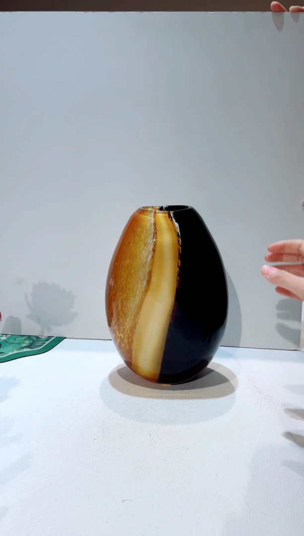 【闪购商品】琉璃手工艺品小号黑金渐变花瓶 微瑕