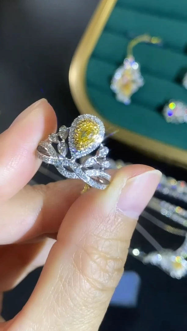 18K金镶嵌戒指钻石498