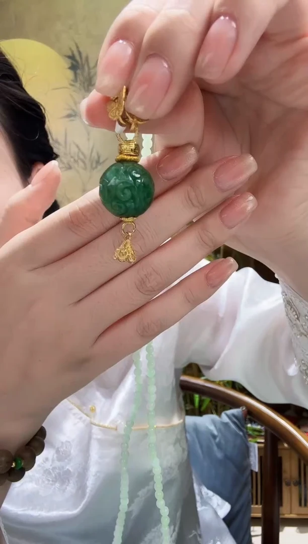 颈饰未镶嵌翡翠吊坠