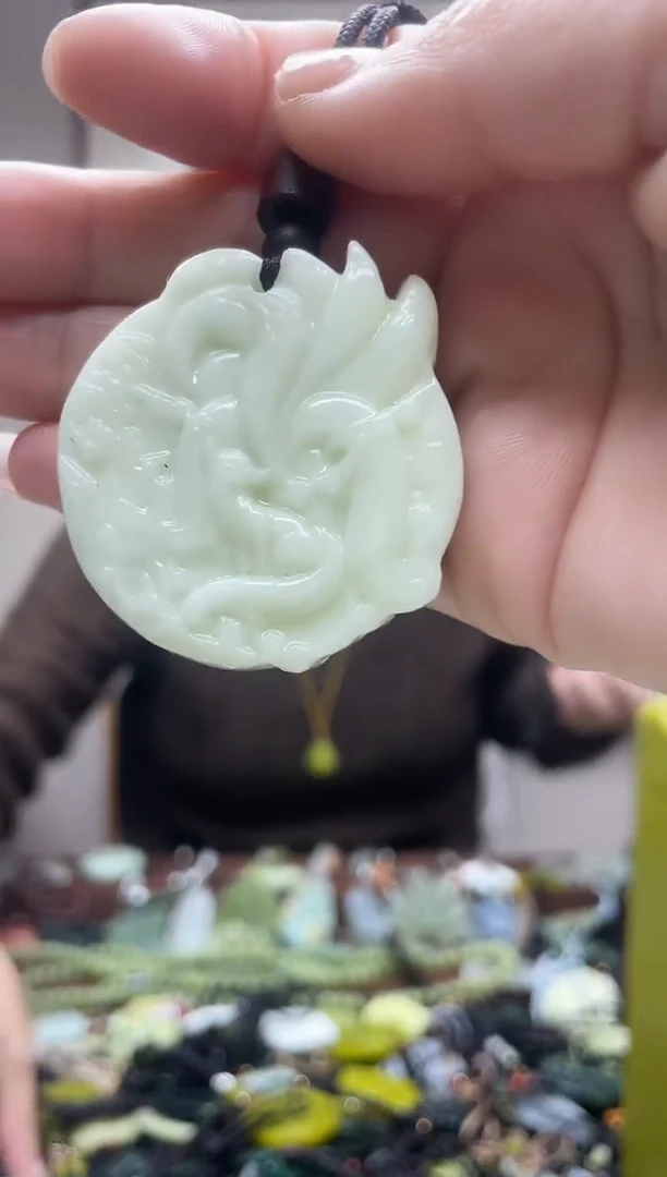 未镶嵌岫玉吊坠·