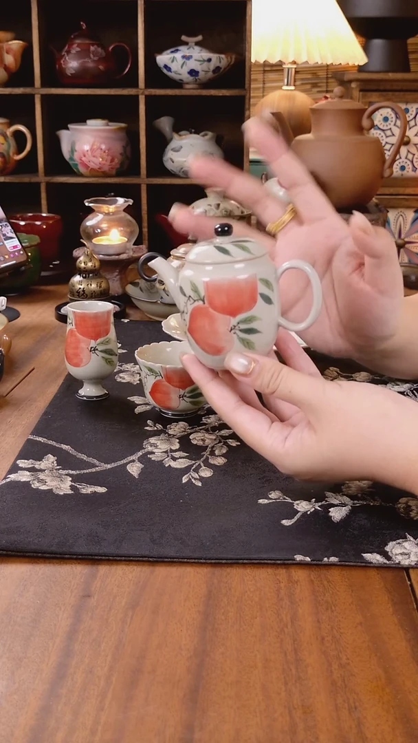 水蜜桃手绘直筒壶